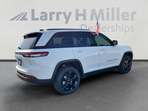 New 2025 Jeep Grand Cherokee Altitude image 5