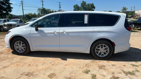 New 2026 Chrysler Pacifica Select image 11