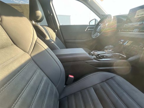 New 2025 Mitsubishi Outlander SE image 19