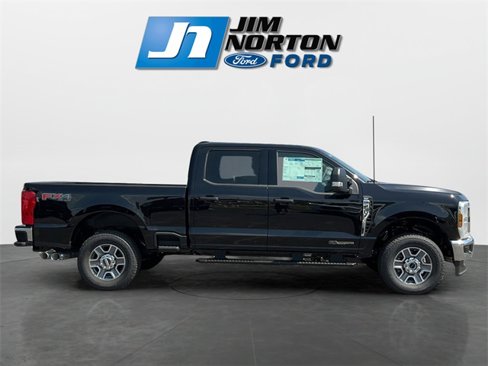New 2025 Ford F250 XLT w/ FX4 Off-Road Package image 2