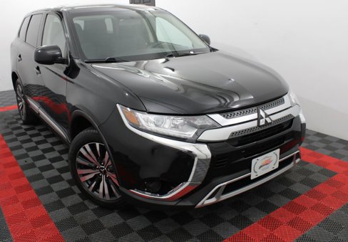 Used 2020 Mitsubishi Outlander ES image 1