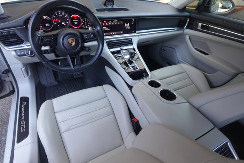 Used 2022 Porsche Panamera GTS w/ Premium Package image 20