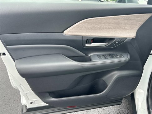 Used 2025 Toyota Grand Highlander FWD image 25