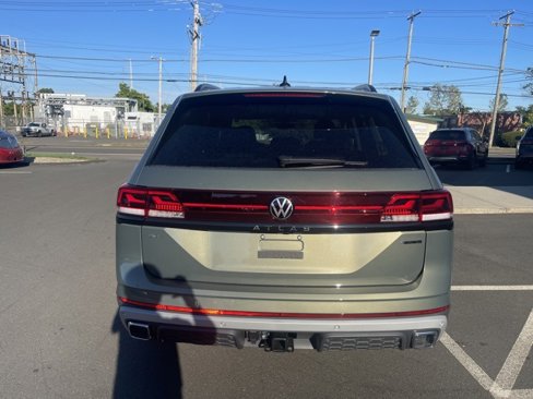 New 2025 Volkswagen Atlas Peak Edition SE image 7