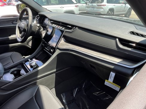 New 2025 Jeep Grand Cherokee Limited image 23
