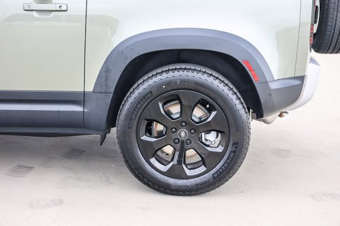 New 2025 Land Rover Defender 90 S image 9