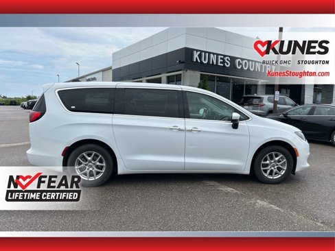 Used 2023 Chrysler Voyager LX image 13