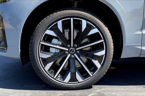 New 2026 Volvo XC60 B5 Ultra w/ Climate Package image 14