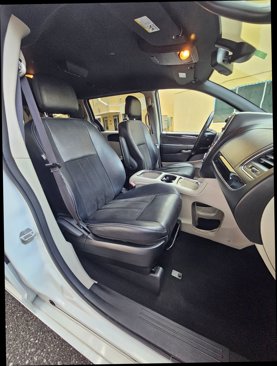 Used 2019 Dodge Grand Caravan SXT image 12