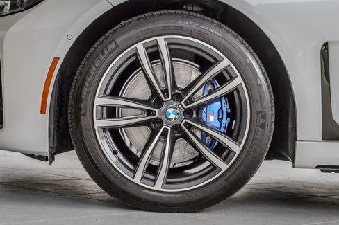Used 2021 BMW 740i xDrive w/ M Sport Package image 13