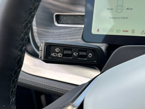 Used 2023 Rivian R1S Adventure image 53