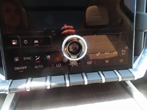 Certified 2024 GMC Acadia Denali w/ Super Cruise Package image 28