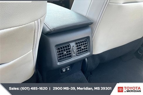 Used 2025 Toyota Camry XLE image 24