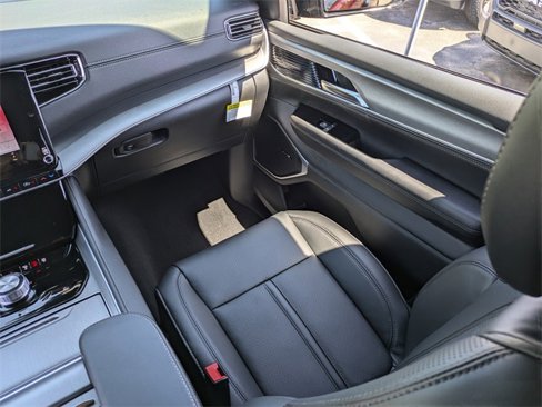 New 2025 Jeep Wagoneer 4WD w/ Convenience Group I image 17