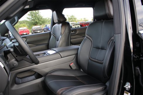 New 2026 Nissan Armada SL w/ Captain's Chari Seat Package image 8