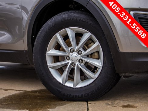 Used 2017 Kia Sorento L image 2