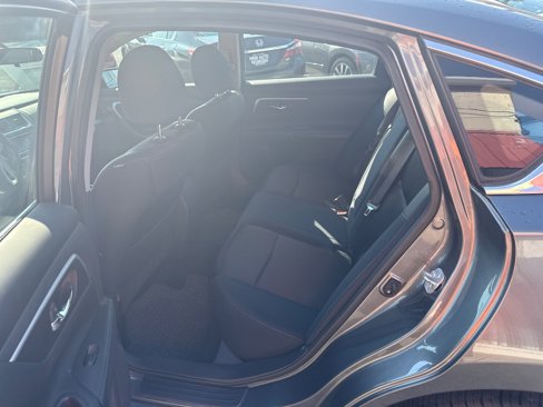 Used 2017 Nissan Altima 2.5 SR w/ LED Appearance Package image 12