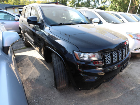 Used 2017 Jeep Grand Cherokee Limited image 3
