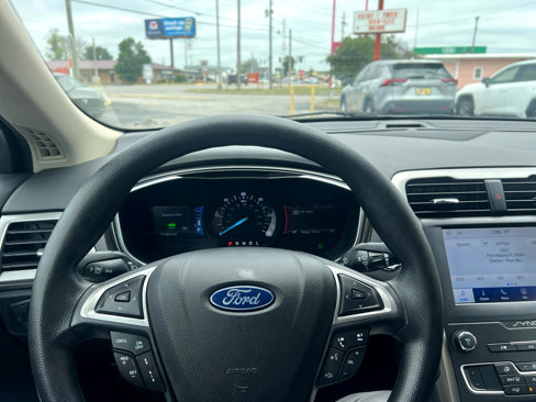 Used 2020 Ford Fusion SE image 12