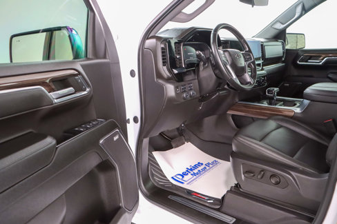 Used 2024 Chevrolet Silverado 1500 LT Trail Boss w/ LT Trail Boss Premium Package image 3