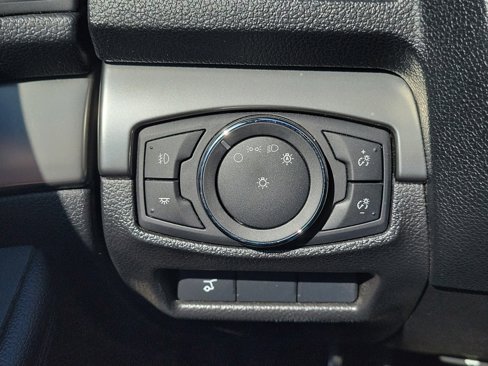 Used 2018 Ford Explorer XLT w/ Equipment Group 202A image 29