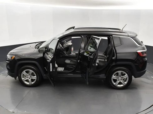 Used 2024 Jeep Compass Latitude image 7
