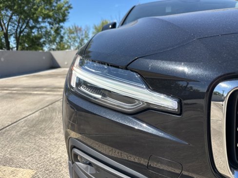 Used 2025 Volvo V60 B5 Cross Country Plus w/ Protection Package Premier image 10