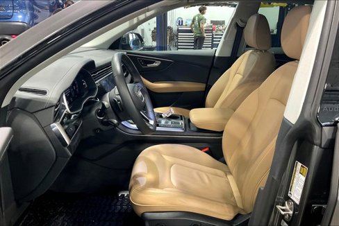 Certified 2025 Audi Q8 Premium image 25