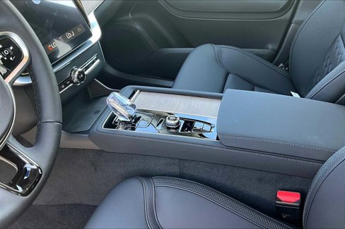 New 2026 Volvo XC90 B5 Core w/ Protection Package Premier image 10