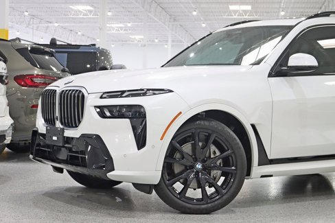 Used 2025 BMW X7 xDrive40i w/ M Sport Package image 3