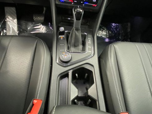 Used 2023 Volkswagen Tiguan SE image 28