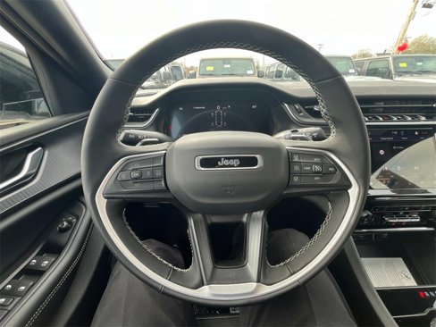 New 2025 Jeep Grand Cherokee L Altitude image 9