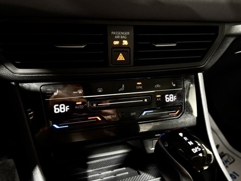 Used 2025 Volkswagen Jetta SE image 6