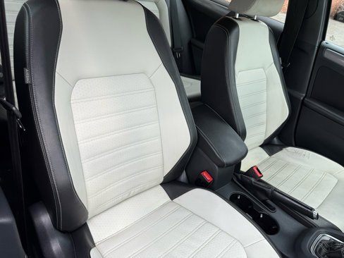 Used 2016 Volkswagen Jetta Sport image 9