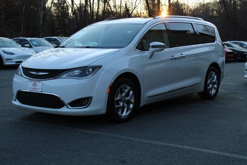 Used 2020 Chrysler Pacifica Limited image 3