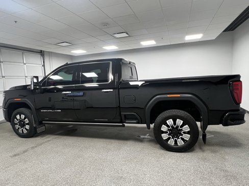 Used 2024 GMC Sierra 3500 Denali w/ Technology Package image 8