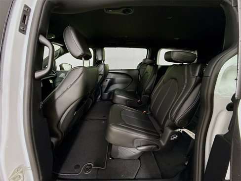 New 2026 Chrysler Pacifica Select image 23