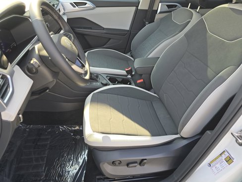 New 2025 Volkswagen Taos SE image 17