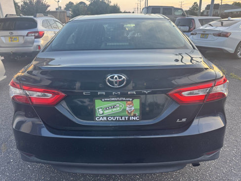 Used 2018 Toyota Camry LE image 9