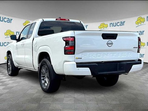 Certified 2025 Nissan Frontier SV image 4