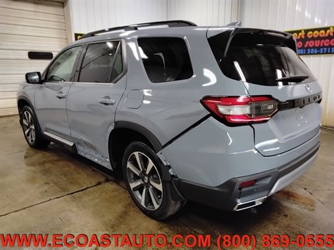 Used 2025 Honda Pilot Touring image 3