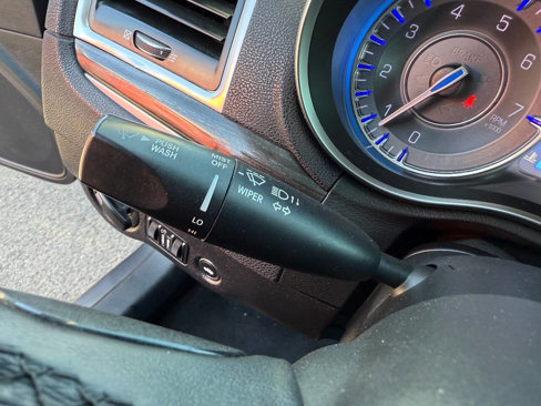Used 2015 Chrysler 300 Limited image 26