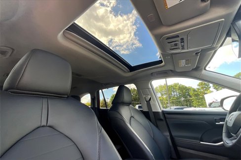 Used 2025 Toyota Highlander XLE image 22