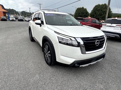 Used 2022 Nissan Pathfinder Platinum image 3