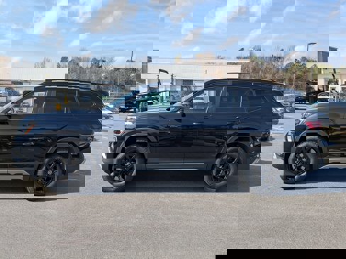 New 2025 Volkswagen Atlas Peak Edition SE image 6