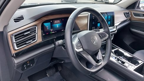 Used 2025 Volkswagen Atlas SE image 20