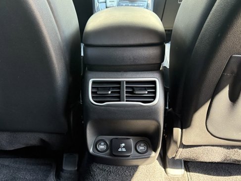 Used 2022 Hyundai Santa Fe Limited image 24