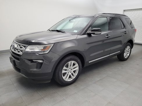 Used 2018 Ford Explorer XLT w/ Equipment Group 202A image 2