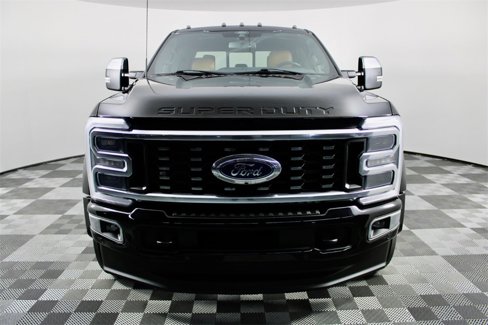 Used 2024 Ford F450 Platinum w/ FX4 Off-Road Package image 2