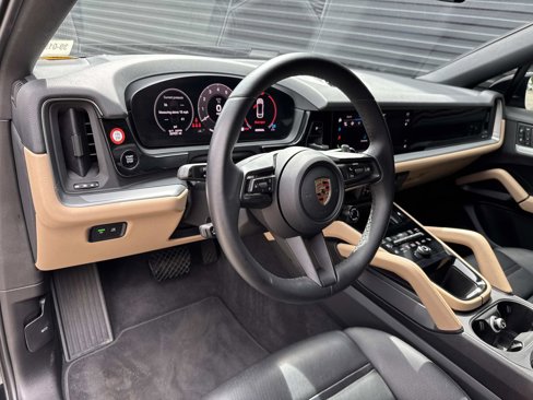 Certified 2024 Porsche Cayenne Coupe image 5